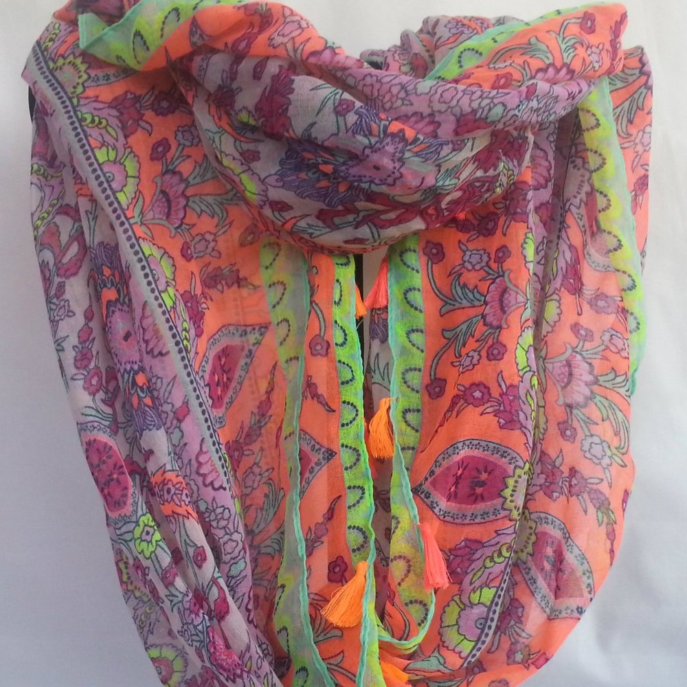 "Sunday" 100% Woven Polyester Infinity Scarf $6.99 Shipping 68X76" Tasseled NWOT